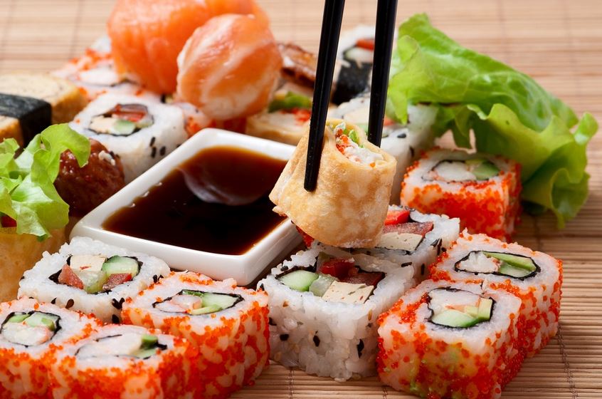  Хот доги черного цвета в Японии и израильская упаковка для суши 